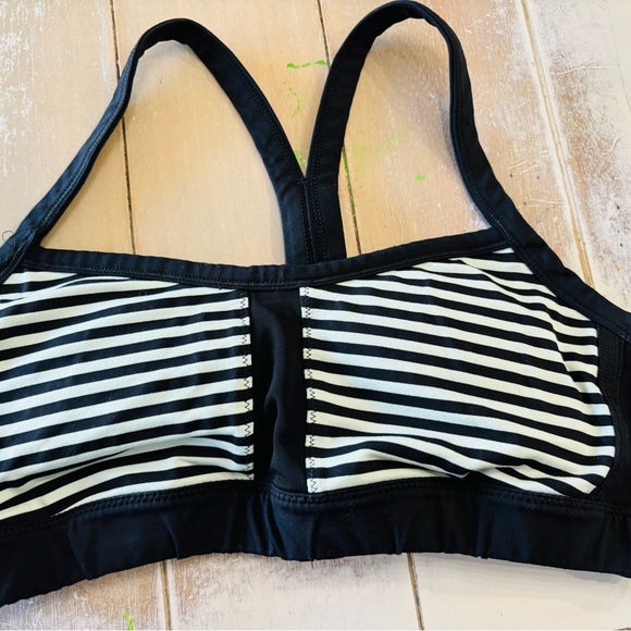 Lululemon bundle razorback tanks/sports bra - Picture 2 of 9